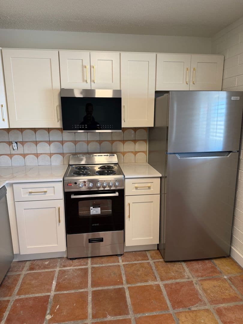 Tempe Apartment: 1867 E University Dr