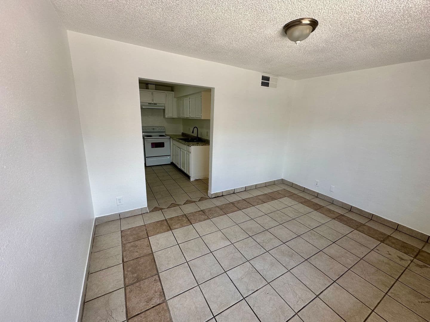 Tempe Apartment: 809 W 1st St