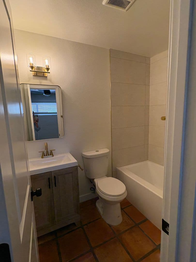 Tempe Apartment: 1867 E University Dr
