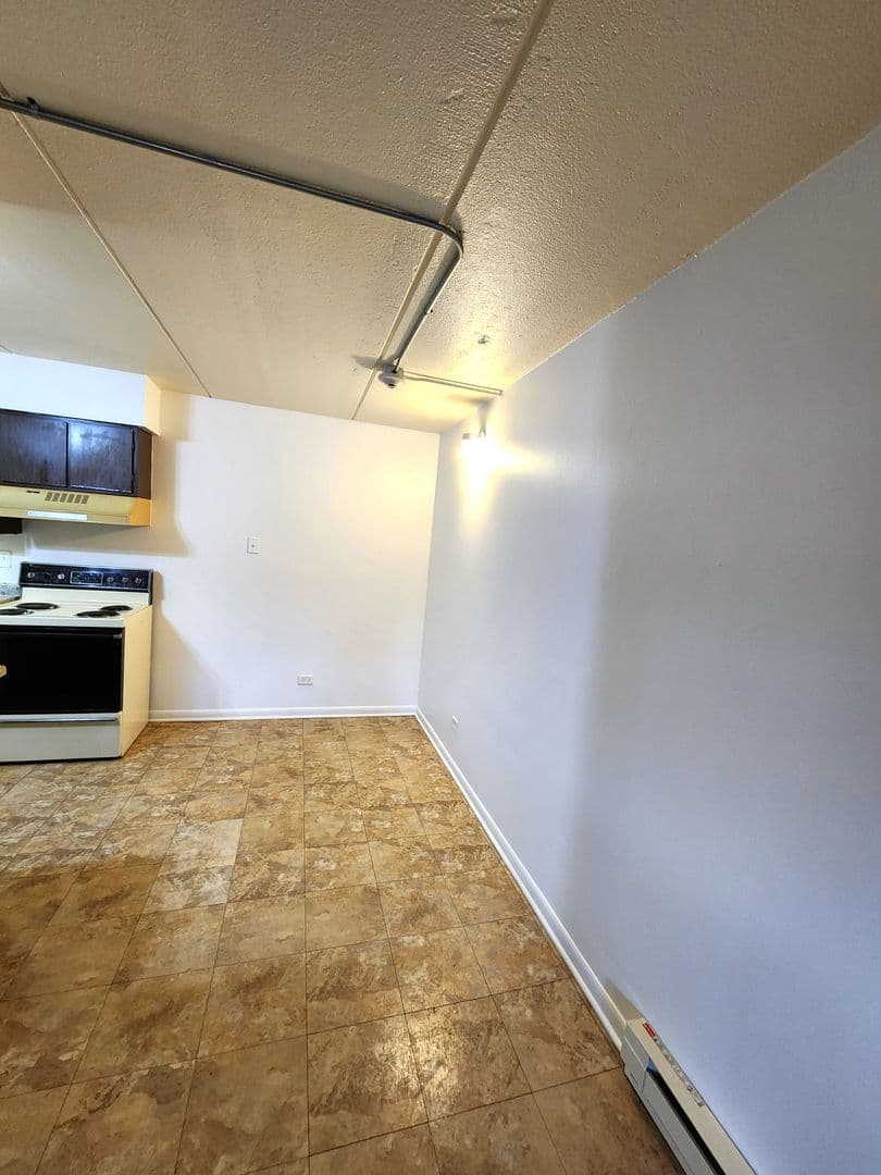 Berkeley Apartment: 5810 St. Charles Rd.