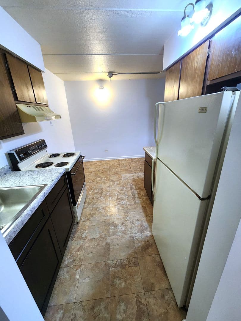 Berkeley Apartment: 5810 St. Charles Rd.