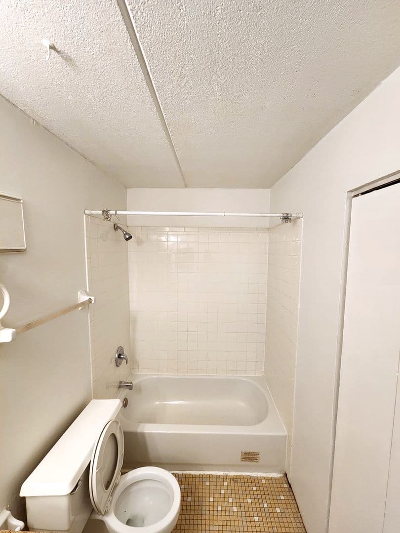 Berkeley Apartment: 5810 St. Charles Rd.