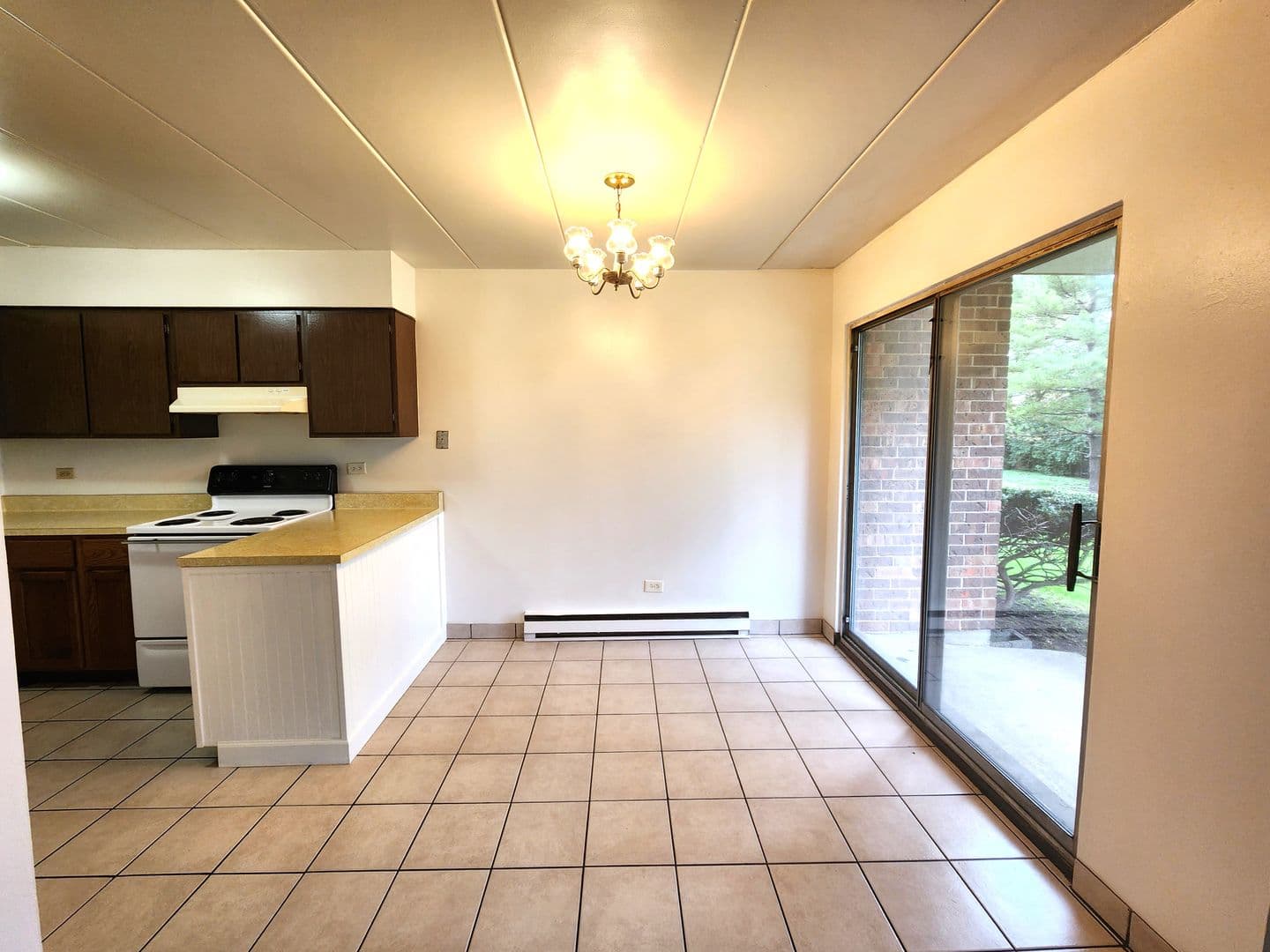 Hillside Apartment: 4900 Butterfield Rd