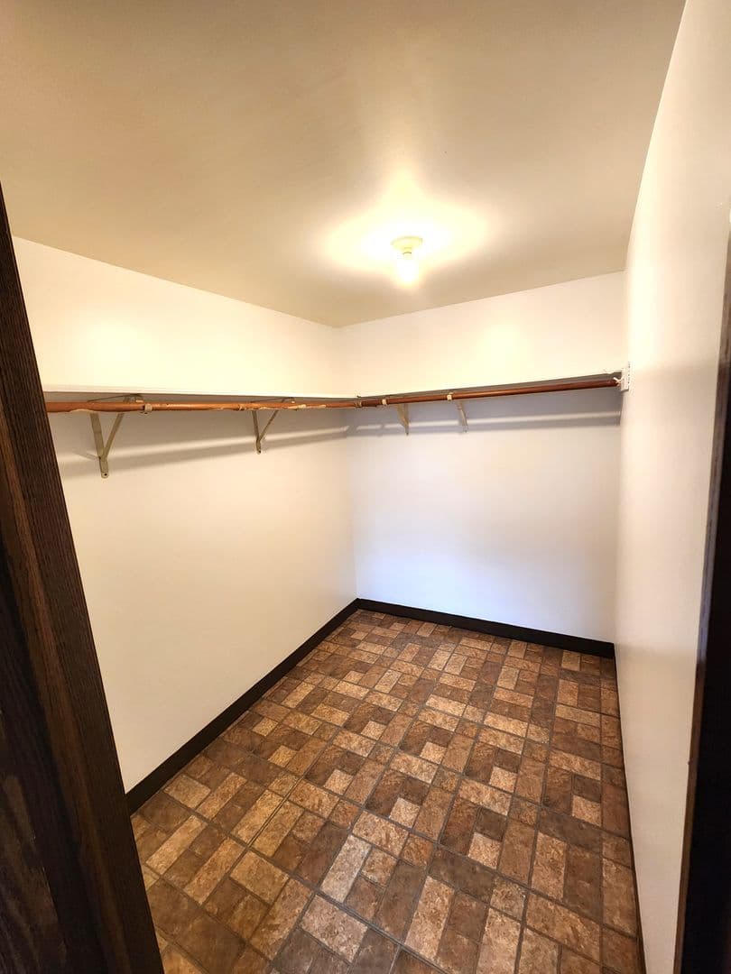 Hillside Apartment: 4900 Butterfield Rd