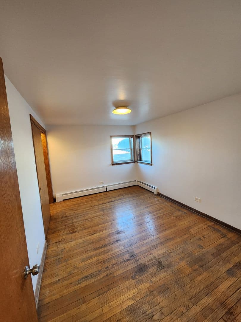 Broadview Apartment: 2420 W. Roosevelt Road