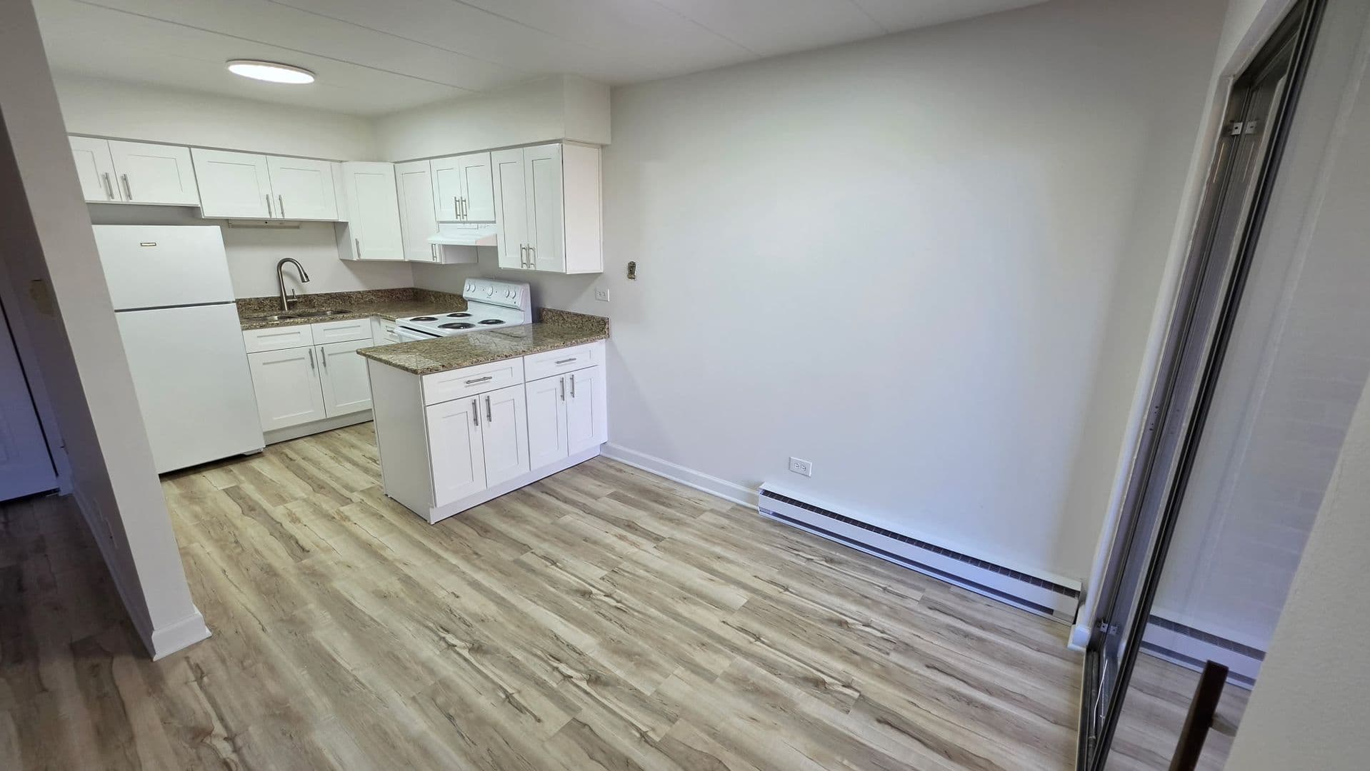 Hillside Apartment: 4900 Butterfield Rd