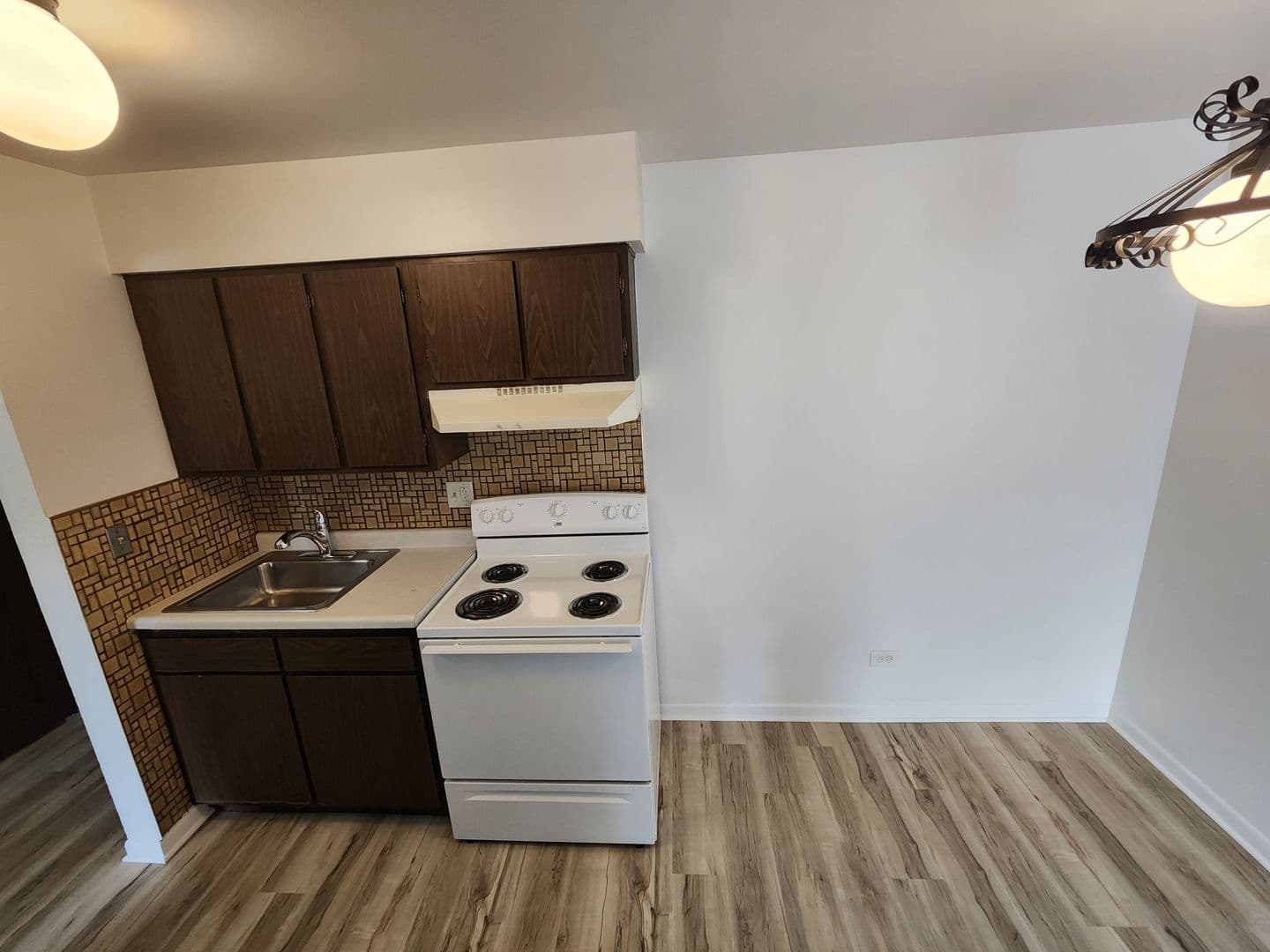 Berkeley Apartment: 5810 St. Charles Rd.