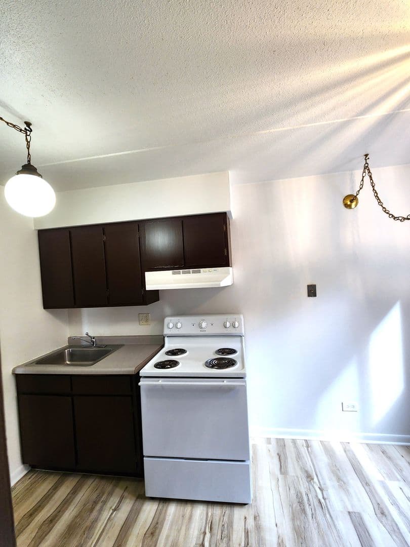 Berkeley Apartment: 5810 St. Charles Rd.