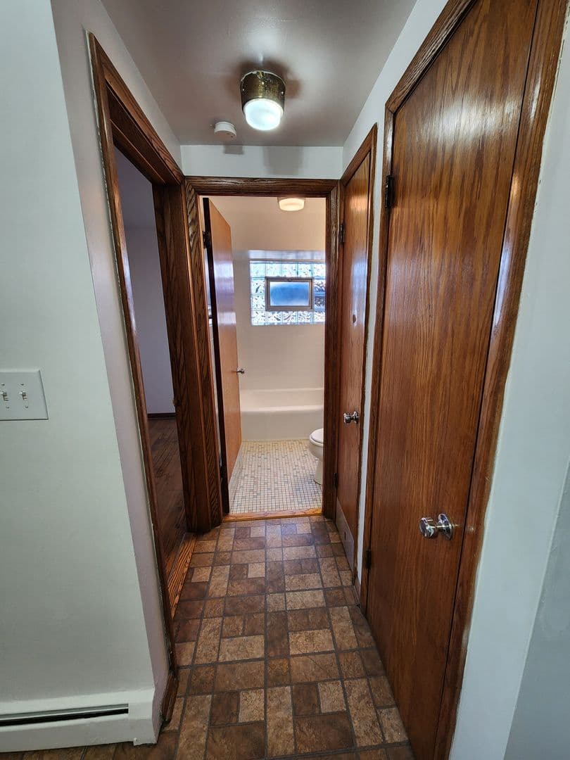 Broadview Apartment: 2420 W. Roosevelt Road
