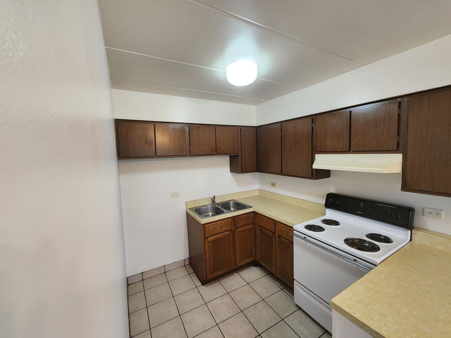 Hillside Apartment: 4900 Butterfield Rd