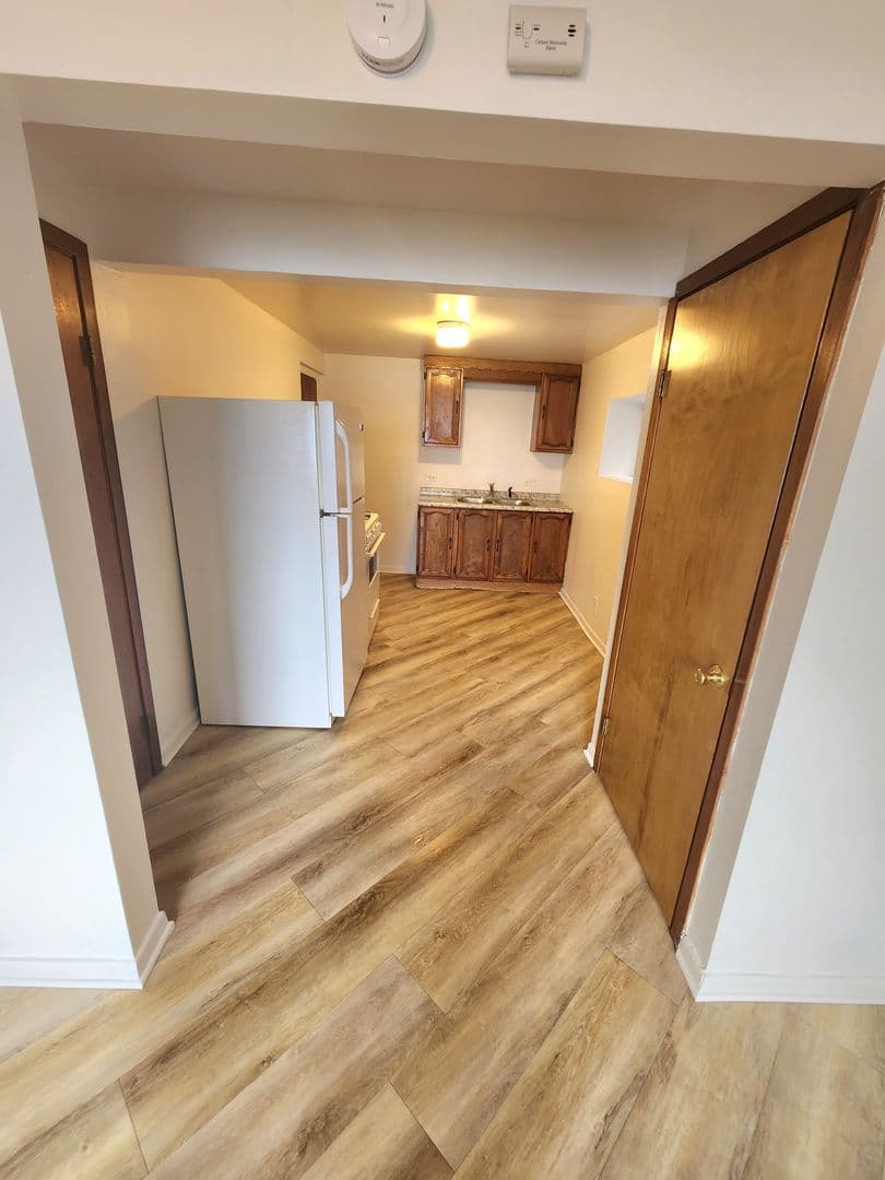Broadview Apartment: 1937 S17th Ave