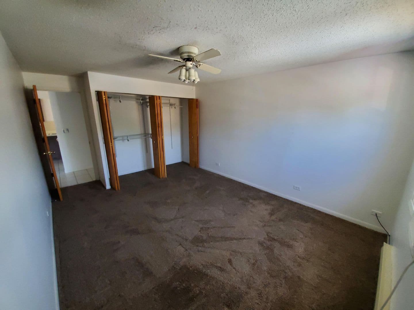 Hillside Apartment: 517 N Wolf Road