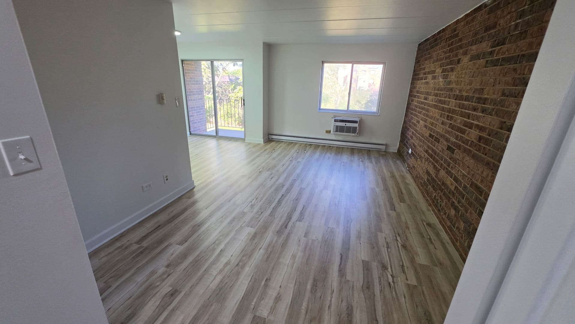 Hillside Apartment: 4900 Butterfield Rd