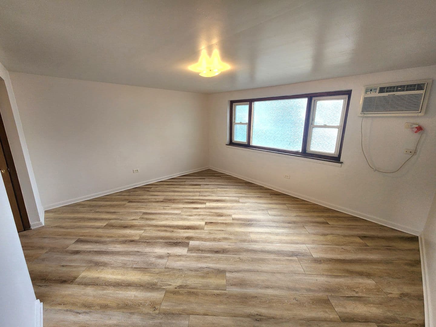 Broadview Apartment: 1937 S17th Ave