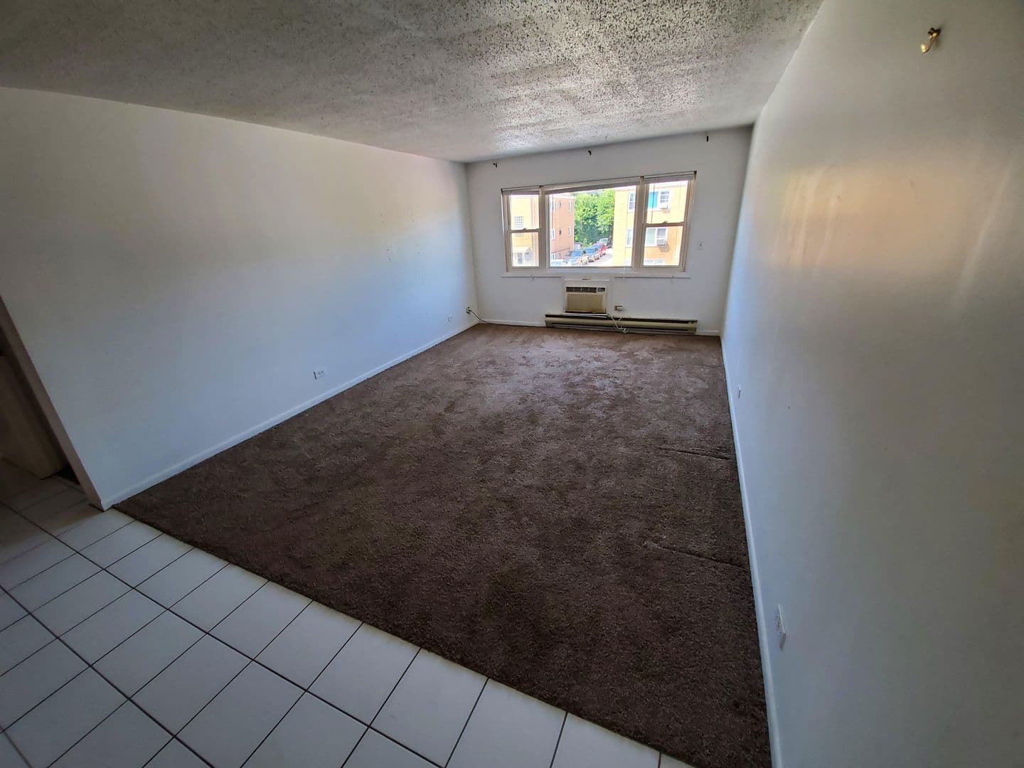 Hillside Apartment: 517 N Wolf Road