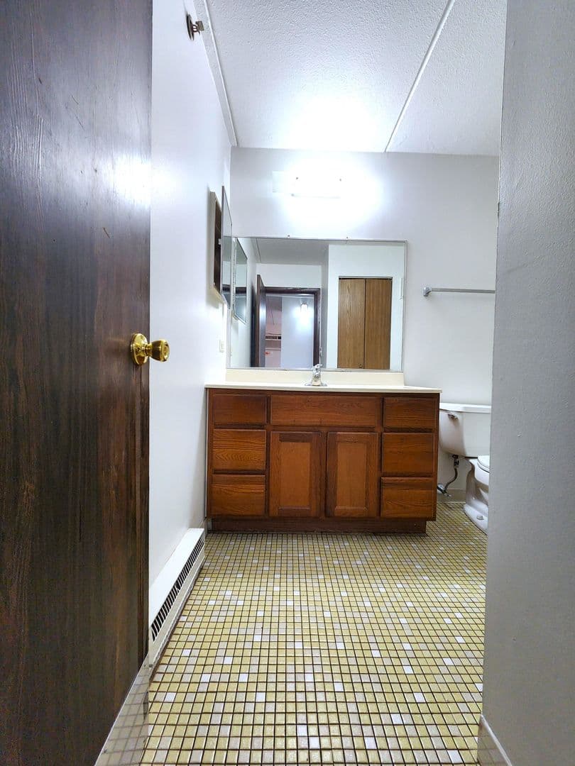 Berkeley Apartment: 5810 St. Charles Rd.