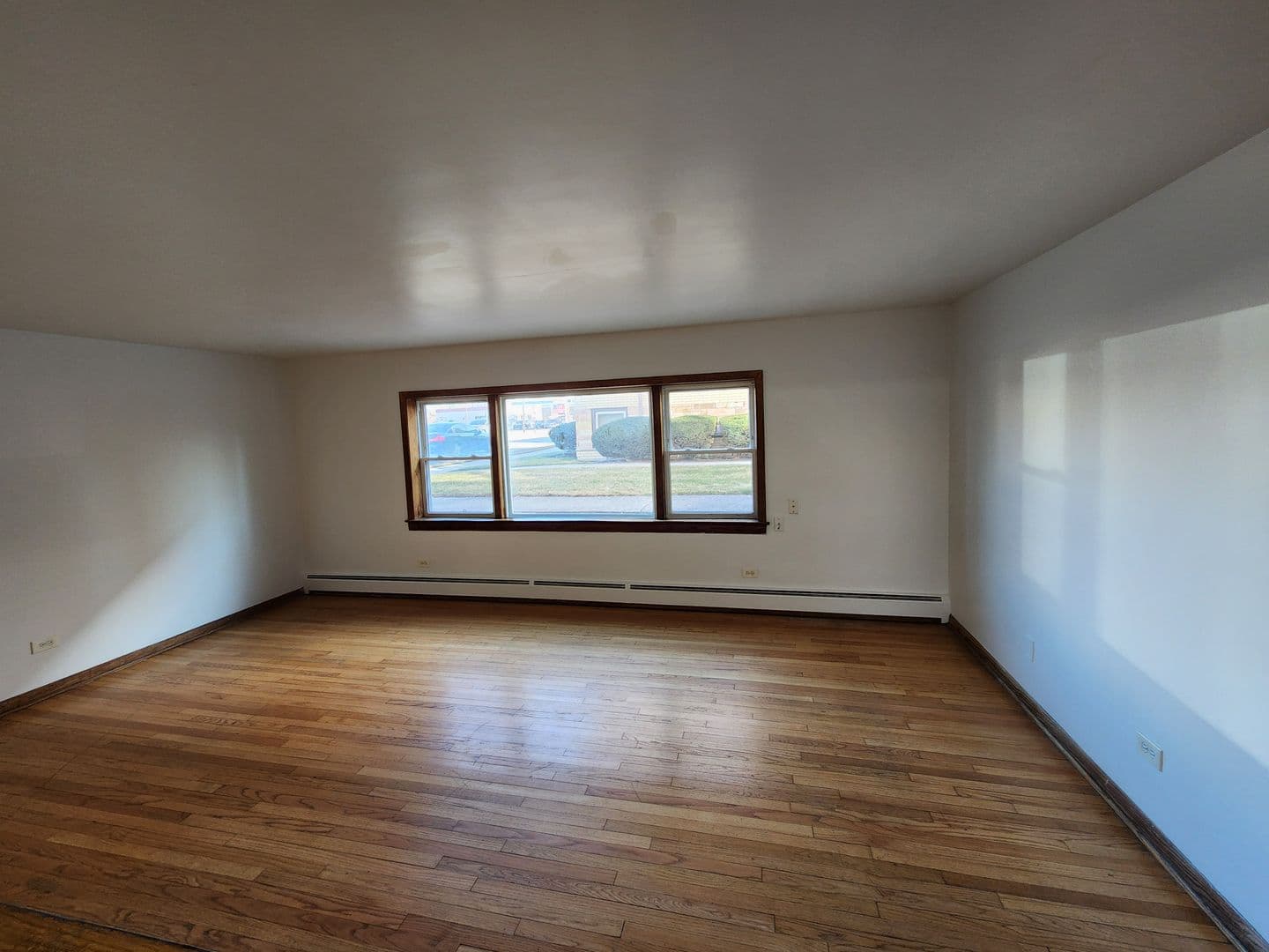 Broadview Apartment: 2420 W. Roosevelt Road