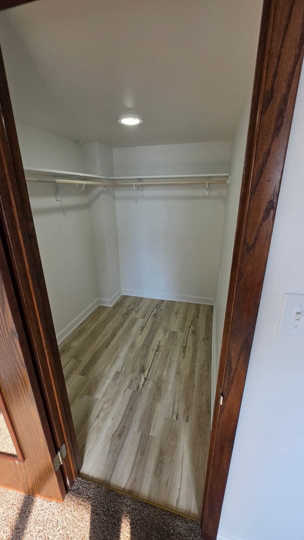 Hillside Apartment: 4900 Butterfield Rd