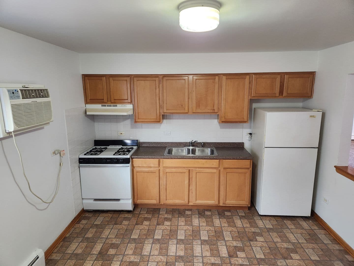 Bellwood Apartment: 135 S 50th Ave