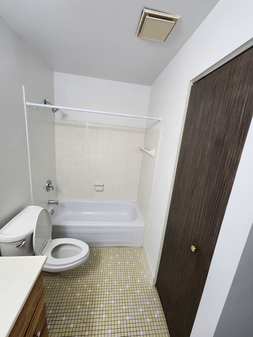 Berkeley Apartment: 5810 St. Charles Rd.