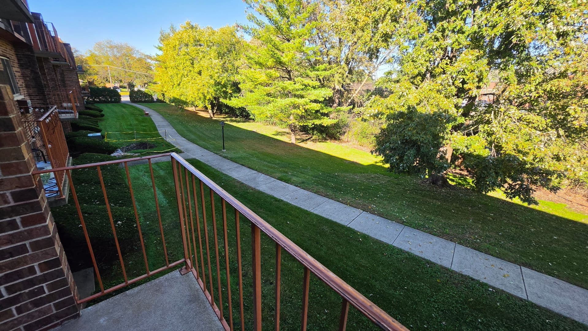 Hillside Apartment: 4900 Butterfield Rd