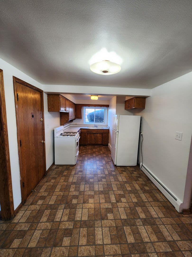 Broadview Apartment: 2420 W. Roosevelt Road
