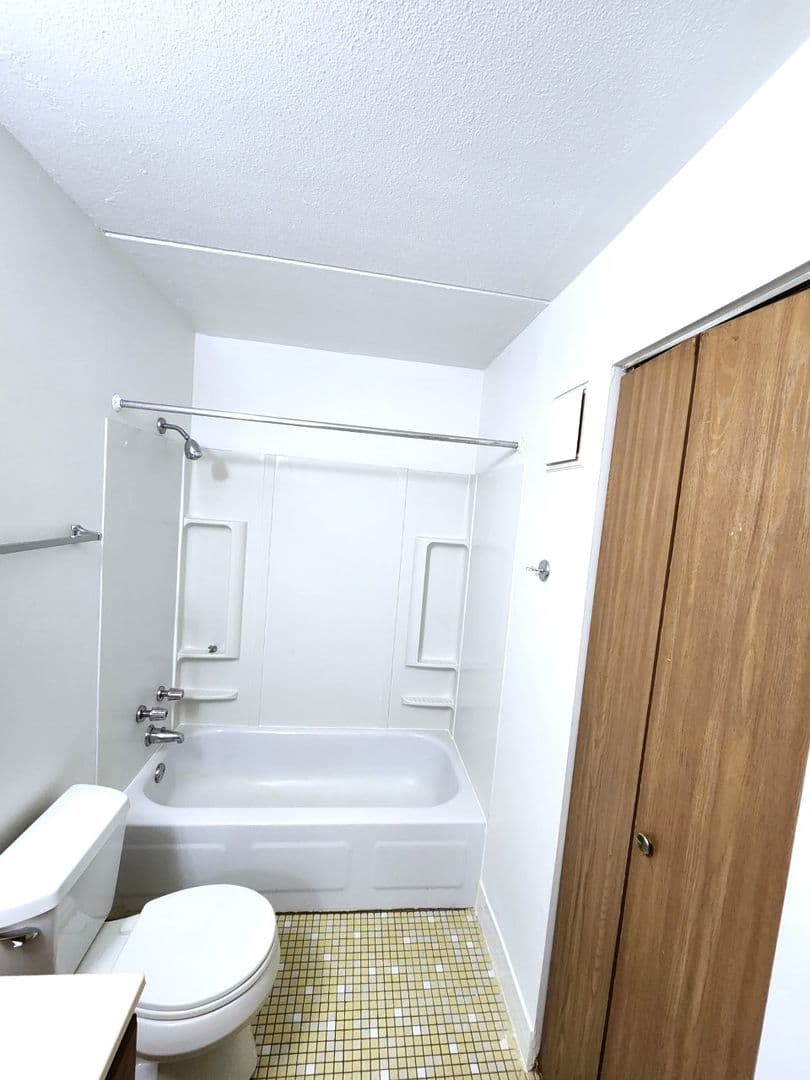 Berkeley Apartment: 5810 St. Charles Rd.