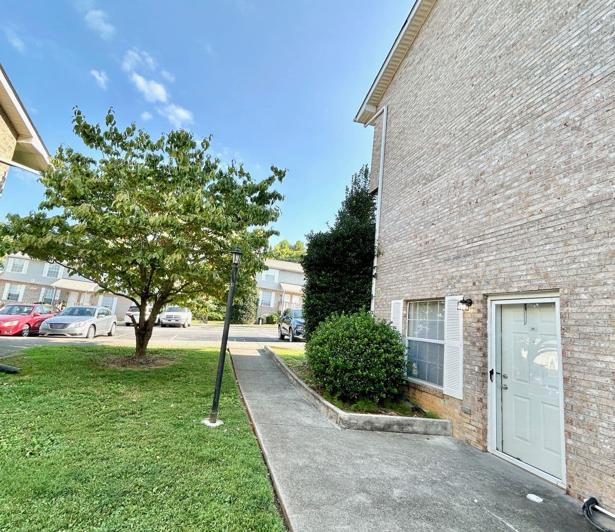 Jefferson City Apartment: 2021 N Sizer Ave.