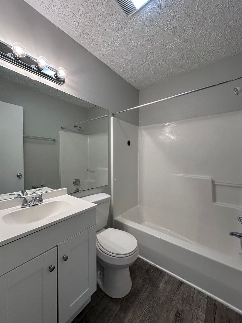 Jefferson City Apartment: 2021 N Sizer Ave.