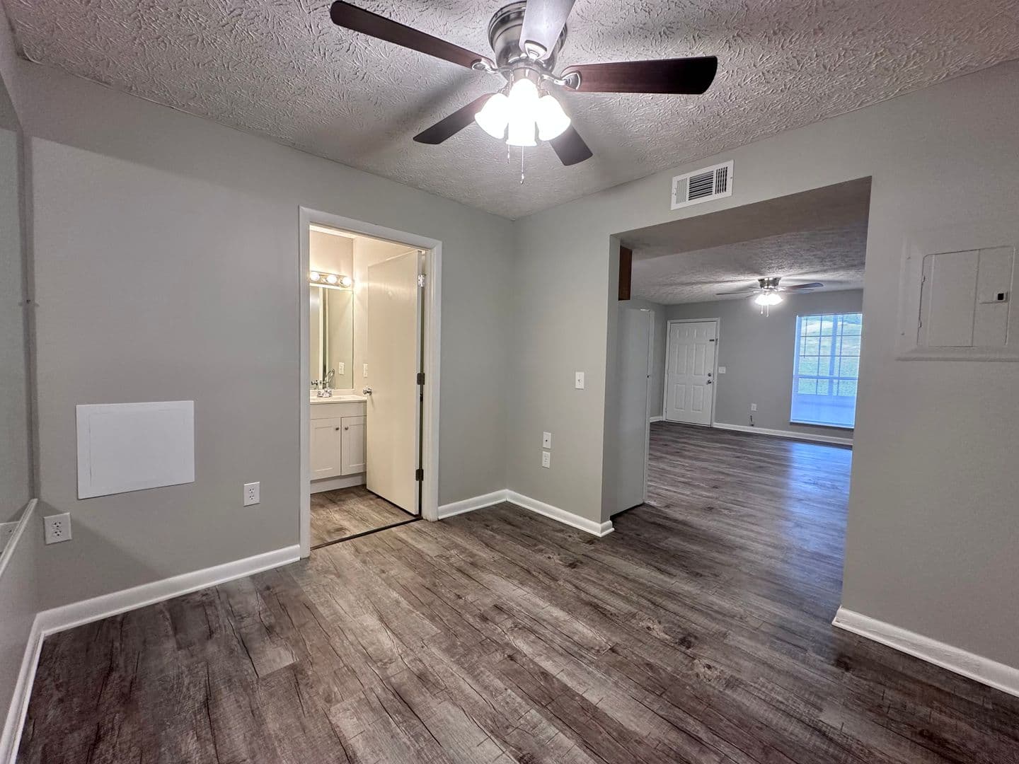 Jefferson City Apartment: 2021 N Sizer Ave.