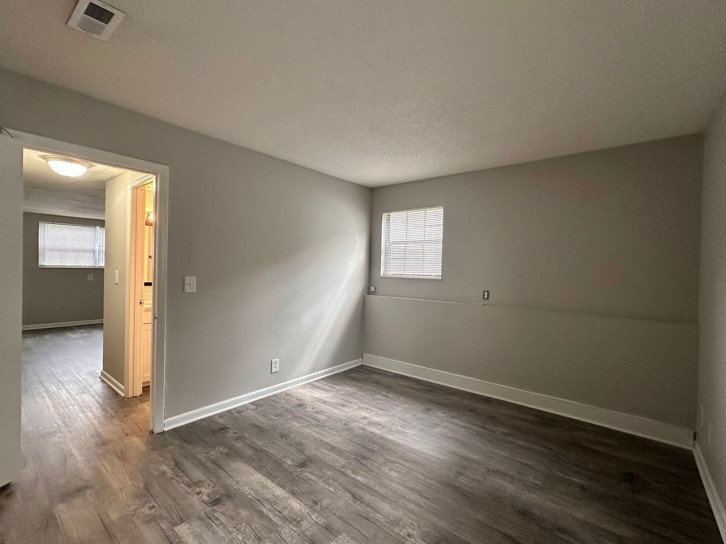 Louisville Apartment: 119 Lakeview Court
