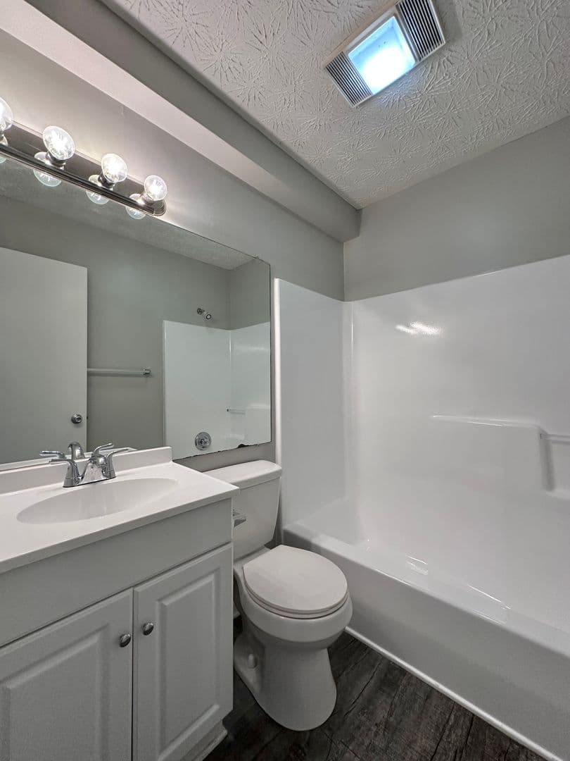 Jefferson City Apartment: 2021 N Sizer Ave.