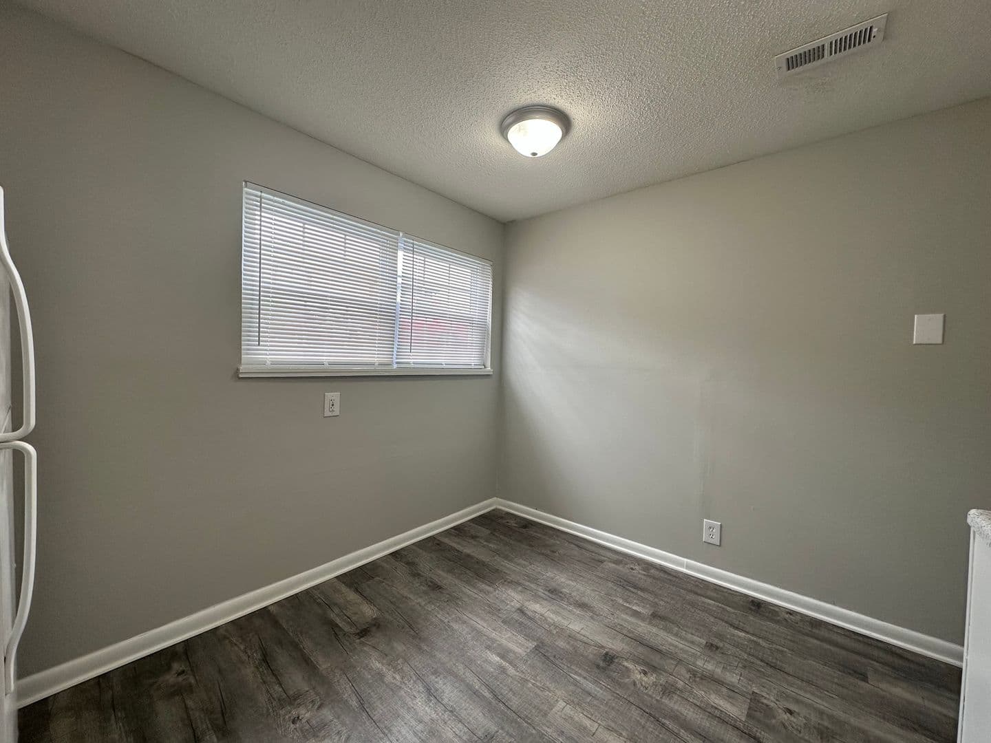 Louisville Apartment: 119 Lakeview Court