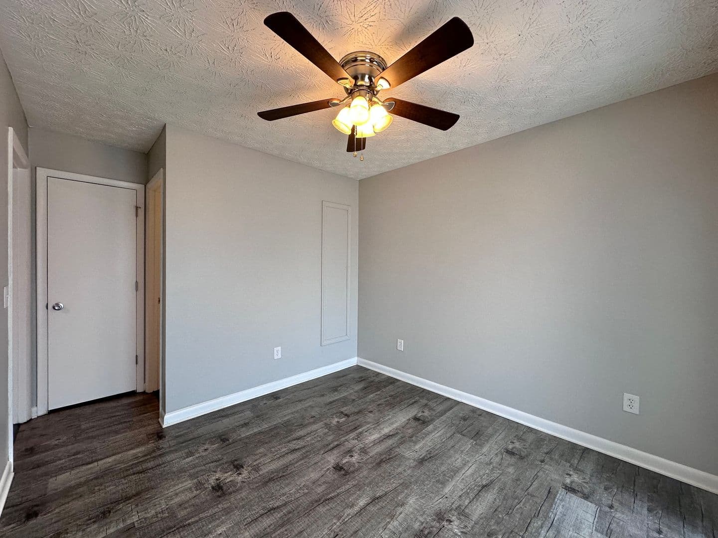 Jefferson City Apartment: 2021 N Sizer Ave.