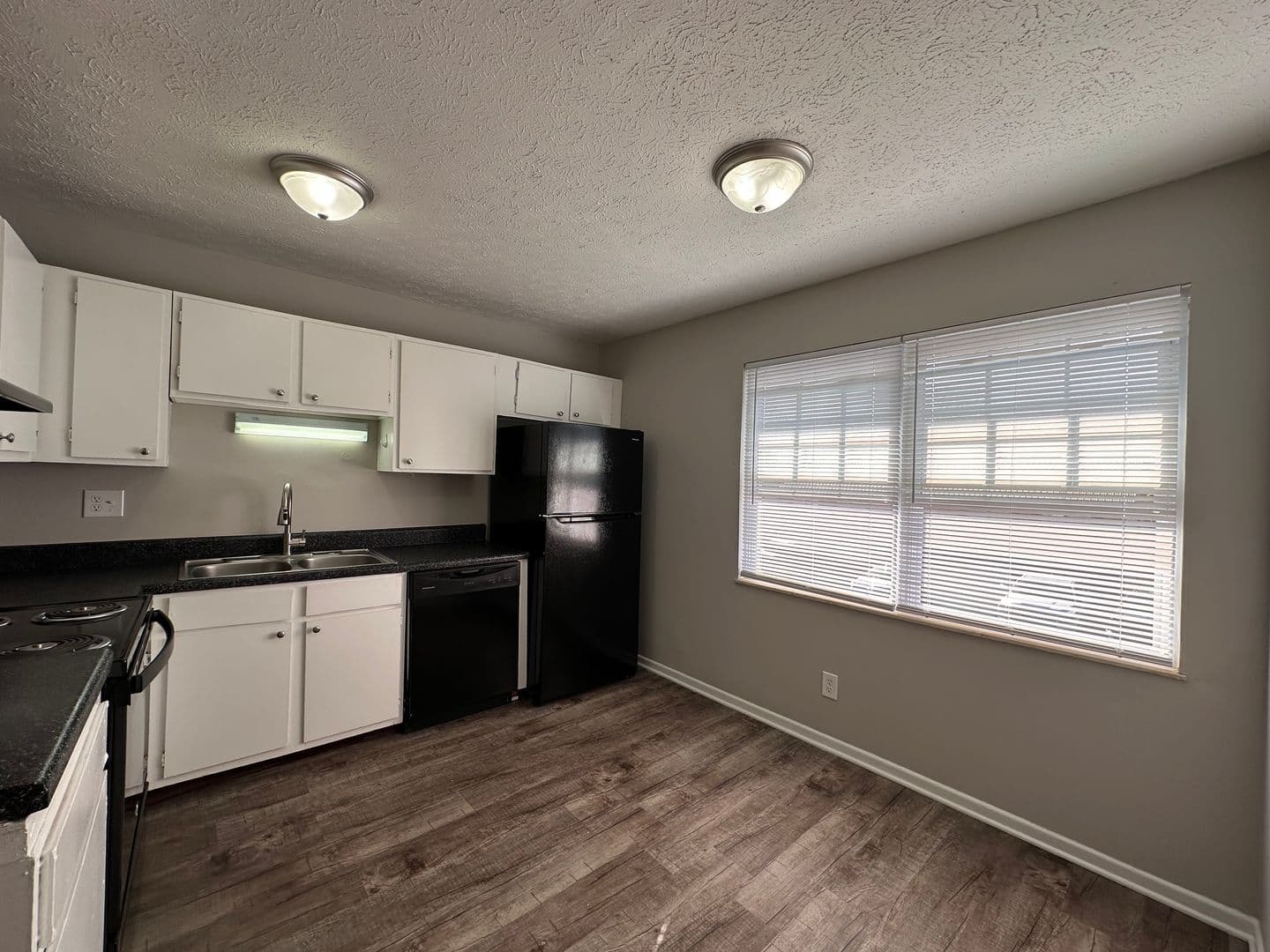 Louisville Apartment: 119 Lakeview Court