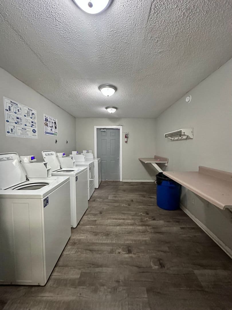 Louisville Apartment: 119 Lakeview Court