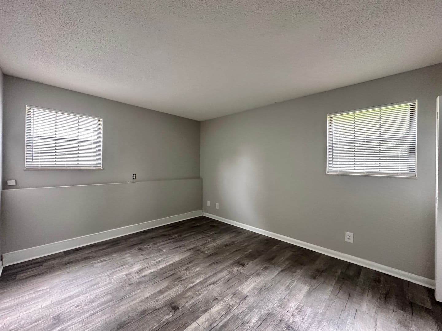 Louisville Apartment: 119 Lakeview Court