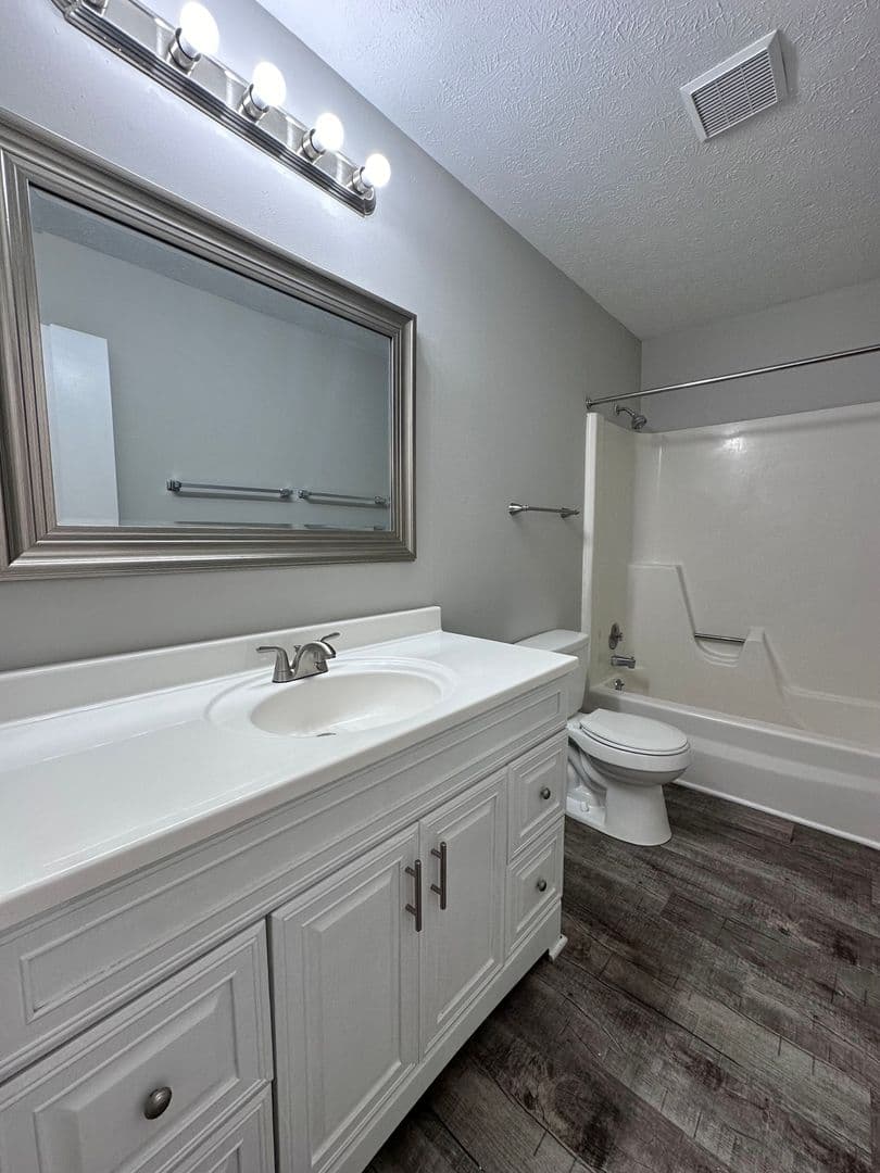 Maryville Apartment: 913 Naomi Drive