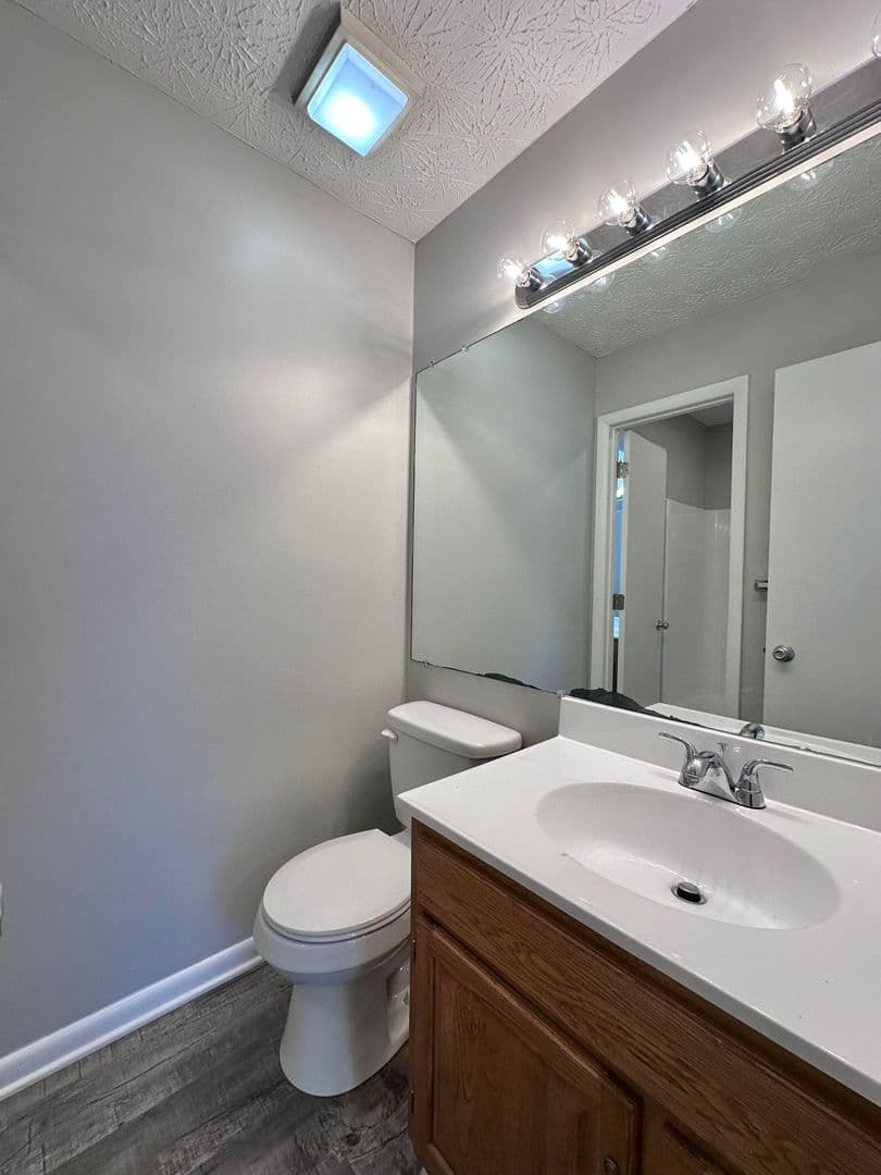 Jefferson City Apartment: 2021 N Sizer Ave.
