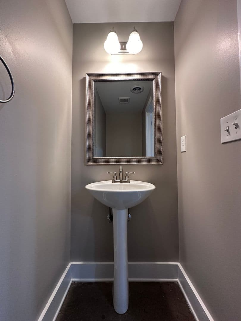 Knoxville Apartment: 425 Sutherland View Way
