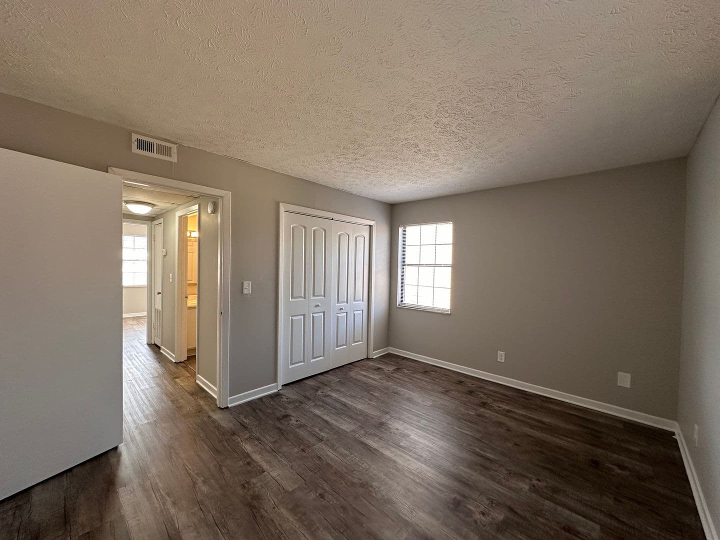 Louisville Apartment: 119 Lakeview Court