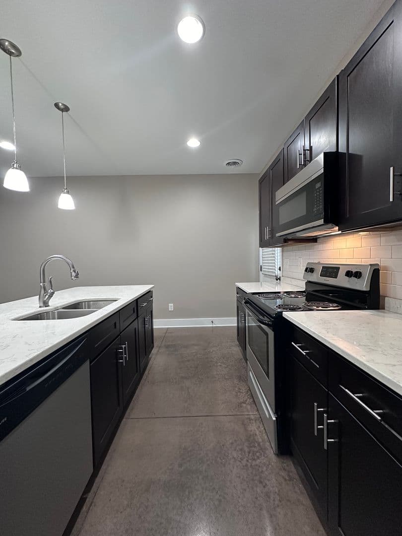 Knoxville Apartment: 425 Sutherland View Way