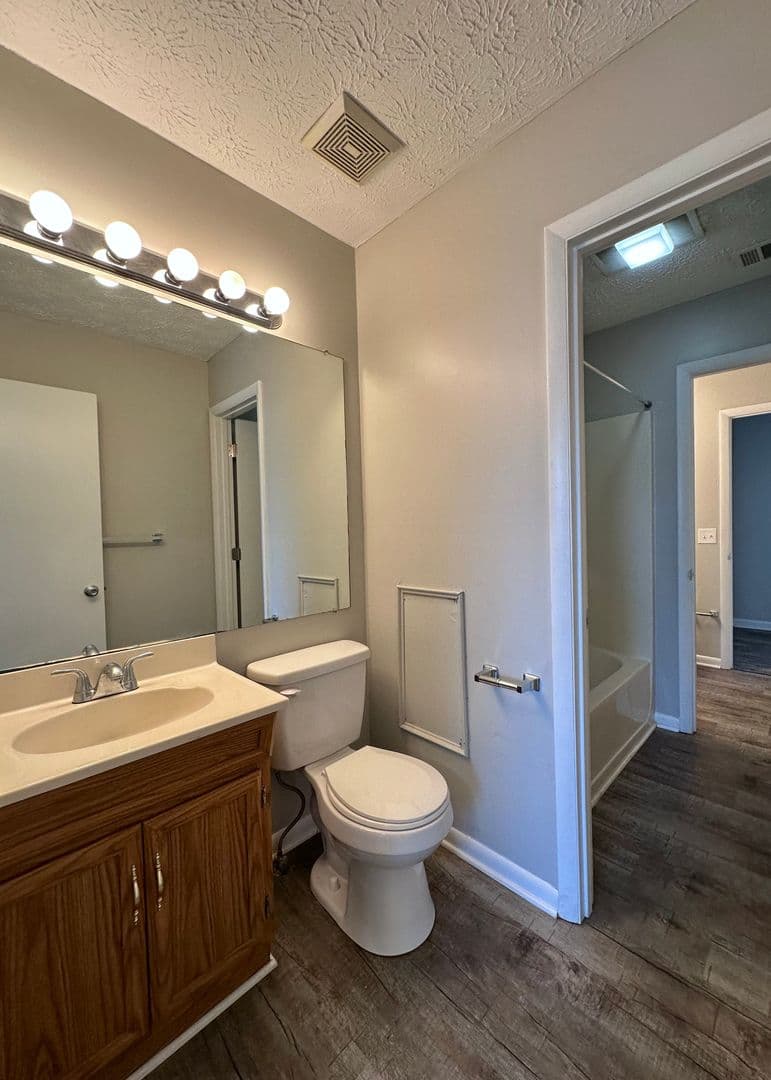 Jefferson City Apartment: 2021 N Sizer Ave.