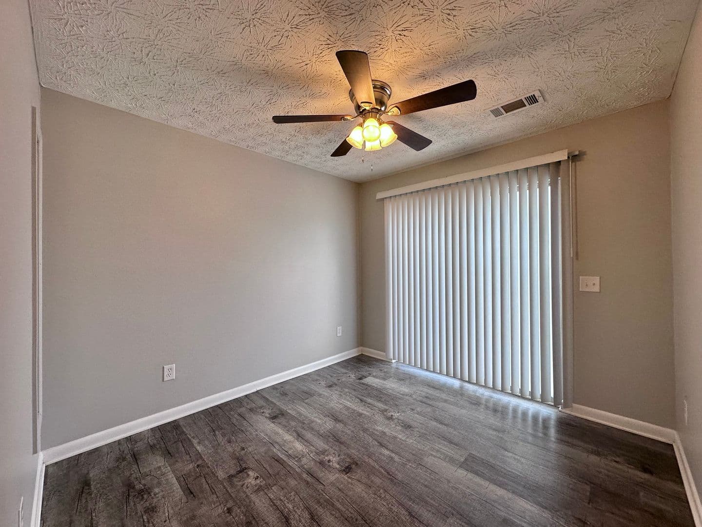 Jefferson City Apartment: 2021 N Sizer Ave.