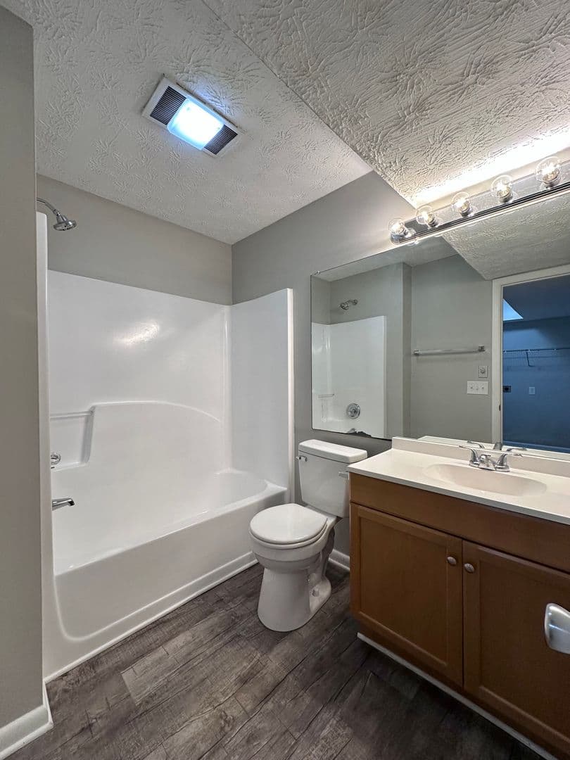 Jefferson City Apartment: 2021 N Sizer Ave.