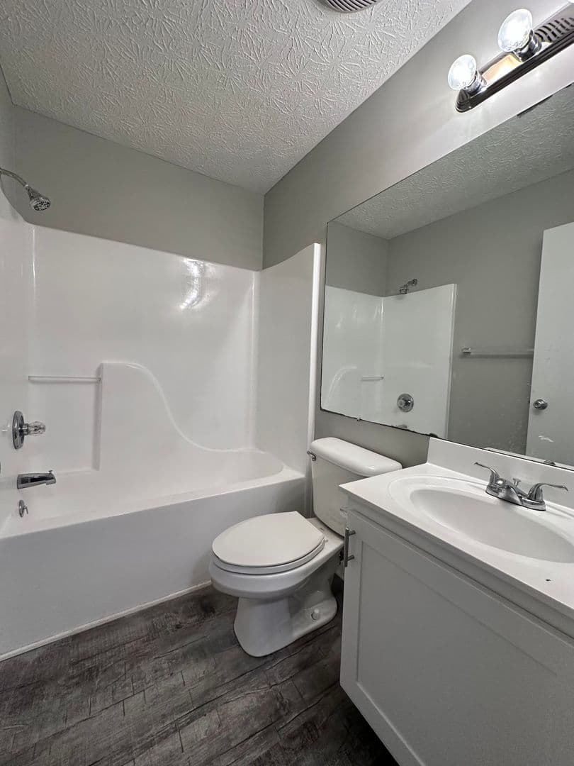 Jefferson City Apartment: 2021 N Sizer Ave.