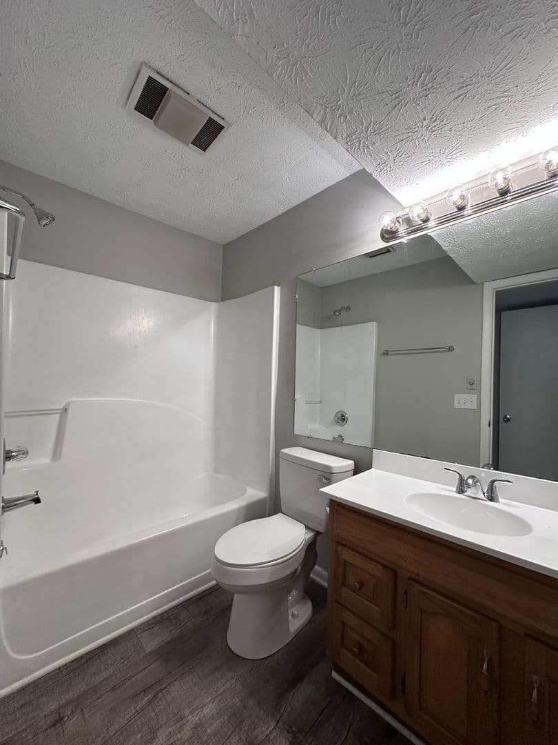 Jefferson City Apartment: 2021 N Sizer Ave.