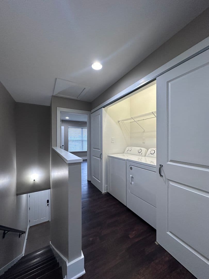 Knoxville Apartment: 425 Sutherland View Way