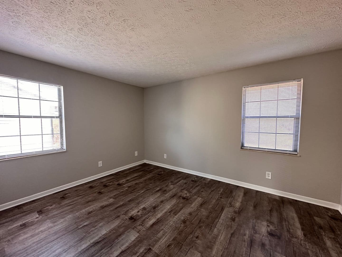 Louisville Apartment: 119 Lakeview Court