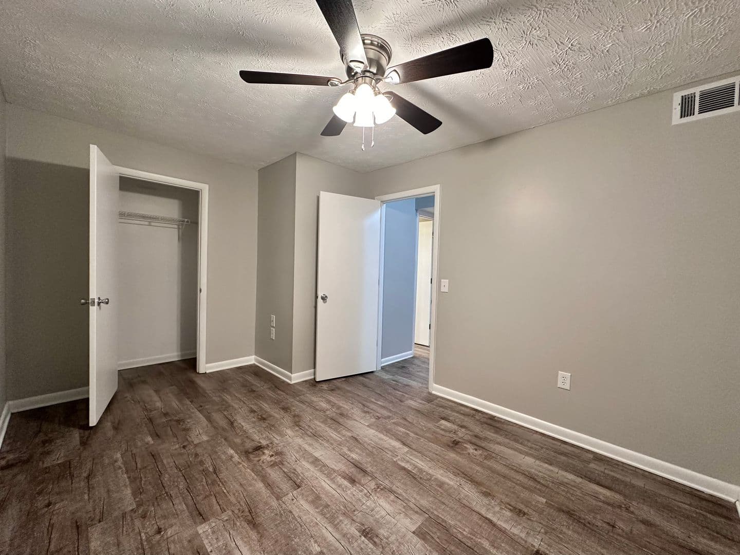 Jefferson City Apartment: 2021 N Sizer Ave.